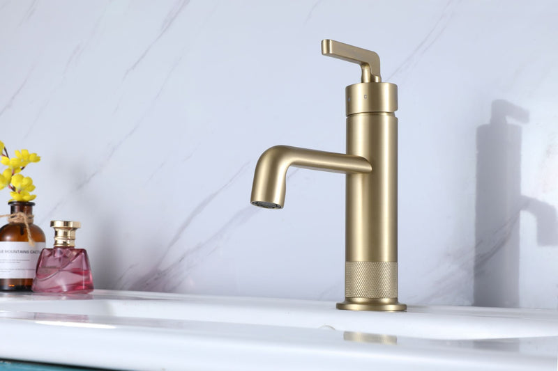 Single Handle Bathroom Faucet With Valve