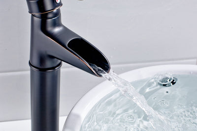 Single Handle Single Hole Bathroom Faucet with Waterfall Spout