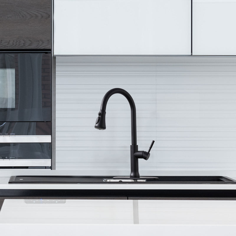 Single Handle Pull Down Sprayer Kitchen Faucet with 360℃ Rotation in Matte Black