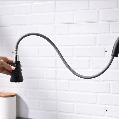 Single Handle Pull Down Sprayer Kitchen Faucet with 360℃ Rotation in Matte Black