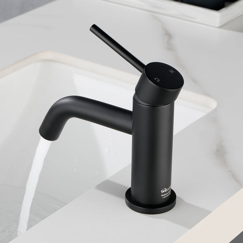 One Handle Single Hole Bathroom Faucet in Matte Black